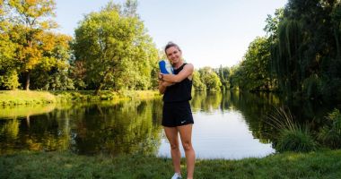 GALERIE FOTO/  Imagini de poveste cu Simona Halep! A sărit în râul Vltava după titlul câștigat la Praga - 7