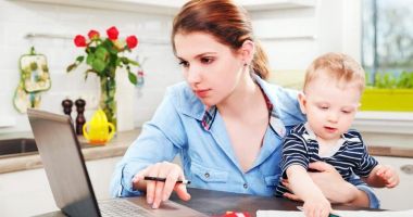 Stire din Social : Tot mai puțini angajatori permit munca de la distanță