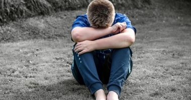Stire din Eveniment : BALENA ALBASTRĂ face o nouă victimă! Elev de clasa a 9-a, TĂIAT CU LAMA
