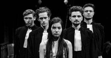 „Jocuri în curtea din spate”, la Teatrul de Stat Constanţa