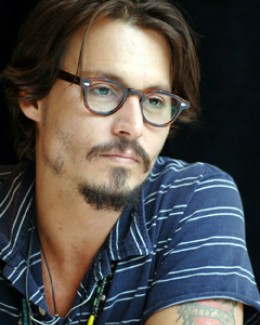 Stire din Monden : Johnny Depp, dat în judecată pentru agresiune