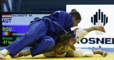 Stire din Sport : JO: Argint la judo, prima medalie pentru României la Nanjing