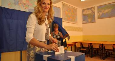 Stire din Politică-Administrație : Surpriză în cursa pentru Primăria Constanța. Ramona Mănescu vrea să candideze