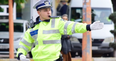 Stire din Eveniment : Polițiștii, singurii din MAI fără salarii mărite. Sindicatele din Politie se acuză reciproc pentru esec