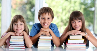 Stire din Cultură-Educație : Gata cu experimentele în învățământ! Va fi introdusă Legea manualului școlar