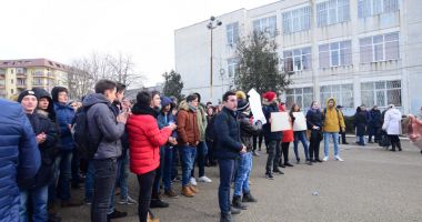Stire din Cultură-Educație : Colegiul de Marină se mută la Școala 15