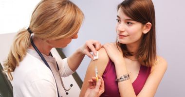 Stire din Social : Ne apără vaccinul antigripal și de coronavirus? Care este părerea specialiștilor