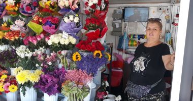 Stire din Social : Florăresele, la un pas de faliment! „În prima zi de școală aveam încasări mari”