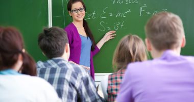 Stire din Cultură-Educație : Două săptămâni la şcoală, două săptămâni acasă! Ce părere aveți?