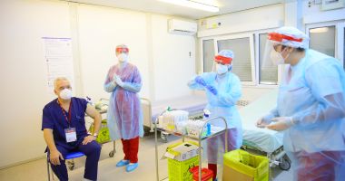 Stire din Social : Oamenii din linia întâi, primii imunizaţi. „Vaccinul este o şansă să începem să trăim!”
