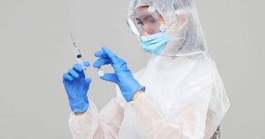 Stire din Social : Sincope la vaccinare, disperare printre vârstnici şi soluţii de compromis