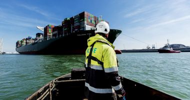 Stire din Economie : Criză umanitară teribilă pe mările și oceanele lumii. Sute de mii de navigatori, prizonieri la bordul navelor