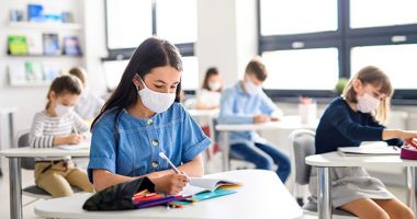 Stire din Cultură-Educație : Redeschiderea şcolilor, pregătită pe genunchi. „Nu trebuia să ne grăbim!”