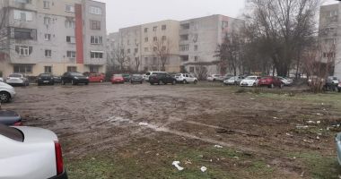 Stire din Social : Constănţenii cer soluţii concrete pentru criza locurilor de parcare: „Trotuarele sunt pentru pietoni!”