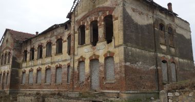 Stire din Cultură-Educație : Restaurarea ansamblului Cotovu de la Hârşova avansează încet, dar sigur
