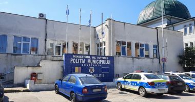 Stire din Eveniment : „Luptătorii antidrog” din Constanța, cu jalba în proțap, din ușă în ușă, în căutarea unui sediu!