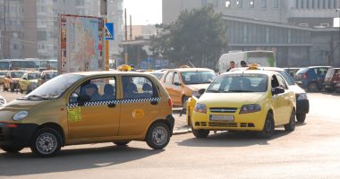 Stire din Eveniment : Regulamentul de taxi, din nou în dezbatere. Numărul de taximetre nu se schimbă, deocamdată!