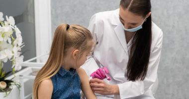 Stire din Social : Vaccinare în şcoli şi licee? Ce părere au unii directori despre imunizarea în sălile de clasă