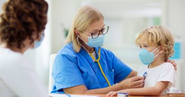 Stire din Social : Peste 100 de minori infectaţi cu tulpina Delta. „La Constanța nu am avut cazuri cu copii internați”