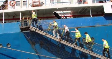 Stire din Economie : Salariile marinarilor de pe navele cu pavilion de complezență cresc de la 1 ianuarie 2022