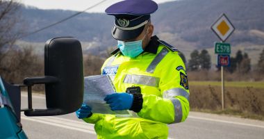 Stire din Eveniment : Pot să se autosesizeze polițiștii din filmulețele de pe Facebook? „Trebuie schimbată legea!”