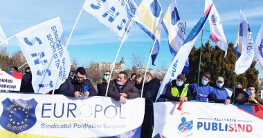 Stire din Eveniment : De la 1 ianuarie 2022, polițiștii vor refuza sarcinile anti-Covid! „Ne-a ajuns cuțitul la os!”