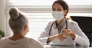 Stire din Social : Testarea anti-Covid în cabinetele medicilor de familie se face pe bani puţini