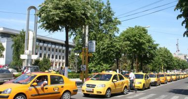 Stire din Eveniment : Taximetriștii din Constanța amenință din nou cu proteste. "Am fost lăsați de izbeliște!"