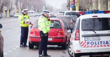 Stire din Eveniment : Mărirea salarială, praf în ochii polițiștilor. Cu o mână li se dă, cu alta li se ia!