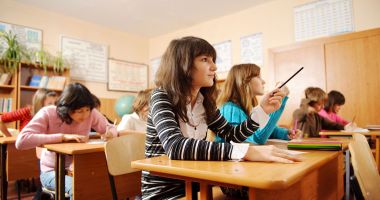Stire din Cultură-Educație : Inflație de locuri rezervate pentru romi și CES la clasa a IX-a. Iată care este explicația "generalului" constănțean