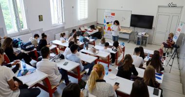 Stire din Cultură-Educație : Cu ce dificultăți se confruntă actuala generație de elevi? "Vrem să fie ascultate și problemele noastre"