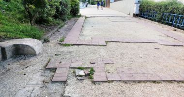 Stire din Social : Ce soartă va avea esplanada plajei Modern, astăzi degradată și batjocorită?