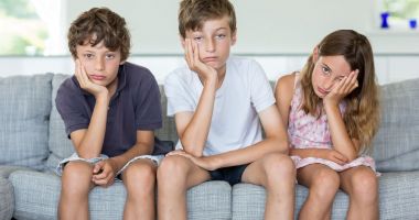 Stire din Social : Copilărie nefericită! Peste 2.700 de micuți din județul Constanța cresc fără mamele lor