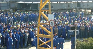Stire din Economie : Le-a ajuns cuțitul la os! Sindicaliștii de la Damen Shipyards Mangalia protestează la ușa ministrului Economiei