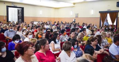 Stire din Cultură-Educație : Neașteptat de bune vești pentru învățământul românesc de la ministrul Ligia Deca, la final de an