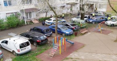 Stire din Eveniment : Trei minori au distrus zeci de mașini, în zona Casei de Cultură din Constanța. Iată ce pedepse au primit