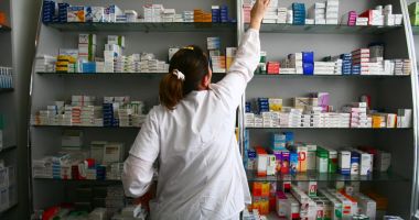 Stire din Social : Criza de medicamente continuă. "Cele mai mari probleme sunt la farmaciile din mediul rural"