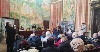 Stire din Cultură-Educație : Vernisaj în luna Basarabiei: "Războiul monumentelor nu este altceva decât o contraofensivă culturală"