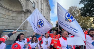 Stire din Social : Ambulanţierii constănţeni nu se ajung cu banii! "Unii salariaţi şi-au  luat încă un serviciu"