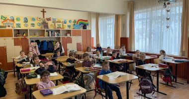 Stire din Cultură-Educație : Atenție, părinți! Număr mai mic de clase pregătitoare la câteva școli constănțene foarte căutate