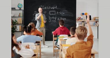 Stire din Cultură-Educație : Punct terminus unui an școlar ca o "glumă proastă", finalizat cu greva care a afectat… materia