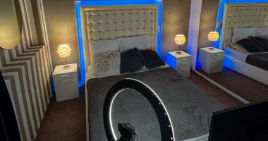 Fără inhibiţii, dar cu mii de euro în cont! Afacerea din dormitorul roz - 2