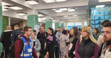 Stire din Social : Bursa locurilor de muncă, din ce în ce mai neatractivă pentru absolvenţi