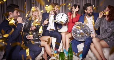 Stire din Social : Au mai rămas câteva zile. Petrecerea din noaptea de Revelion, un lux?