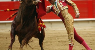 Stire din Actualitate : Luptele cu tauri, interzise în Catalonia
