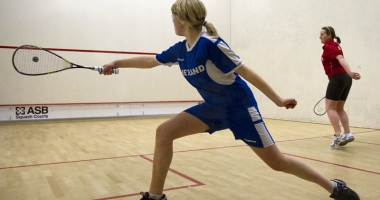 Stire din Sport : Jucători din Gibraltar  și Insula Man, la Europenele  de squash de la București