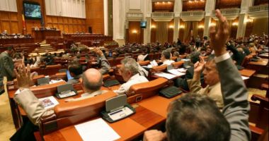 Stire din Politică-Administrație : Deputații au votat pentru super-imunitatea judecătorilor CCR
