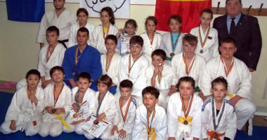 Stire din Sport : La LPS, medaliile vin de pe tatami