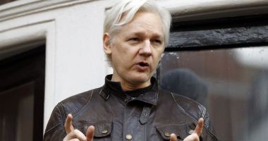 Stire din Actualitate : Julian Assange, condamnat la aproape un an de închisoare