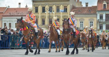 Stire din Actualitate : Parada Junilor, unul dintre cele mai importante evenimente istorice ale Brașovului